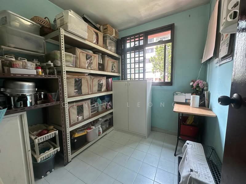 120 Ho Ching Road HDB Flat For Sale at S$ 330,000 | PropertyGuru Singapore - Utility room