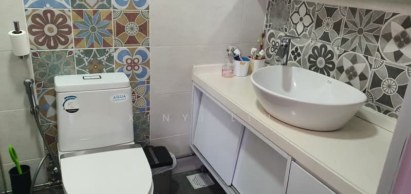 62 Lorong 4 Toa Payoh, 62 Lorong 4 Toa Payoh, 3 Bedrooms, 1,292 sqft, HDB Flat For Rent, by Xinyi Lin, 500093010 - Bathroom - PropertyGuru.com.sg