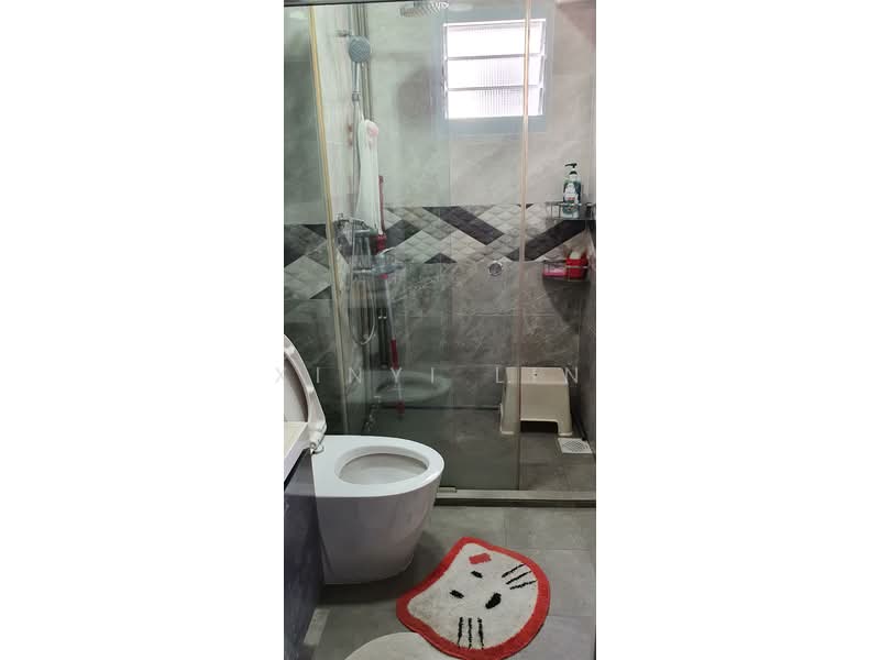 62 Lorong 4 Toa Payoh, 62 Lorong 4 Toa Payoh, 3 Bedrooms, 1,292 sqft, HDB Flat For Rent, by Xinyi Lin, 500093010 - Bathroom - PropertyGuru.com.sg