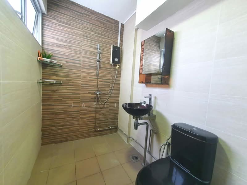 30 Jalan Bahagia HDB Flat For Sale at S$ 888,000 | PropertyGuru Singapore - Bathroom