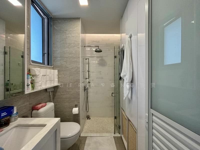 City Gate Apartment For Sale at S$ 1,675,000 | PropertyGuru Singapore - Bathroom