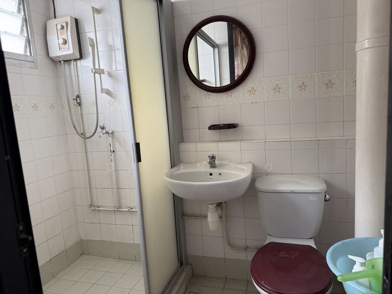 626 Pasir Ris Drive 3 HDB Flat For Sale at S$ 648,000 | PropertyGuru Singapore - Bathroom