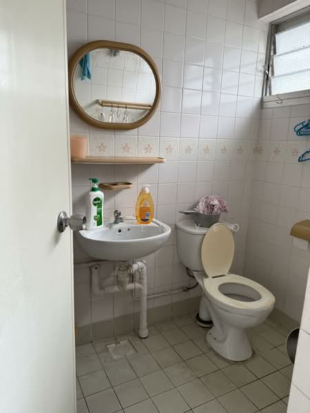 626 Pasir Ris Drive 3 HDB Flat For Sale at S$ 648,000 | PropertyGuru Singapore - Bathroom