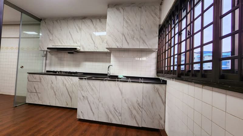 327 Ang Mo Kio Avenue 3, 327 Ang Mo Kio Avenue 3, 3 Bedrooms, 1,054 sqft, HDB Flat For Rent, by Tan Guan Yu, 500093047 - Kitchen - PropertyGuru.com.sg