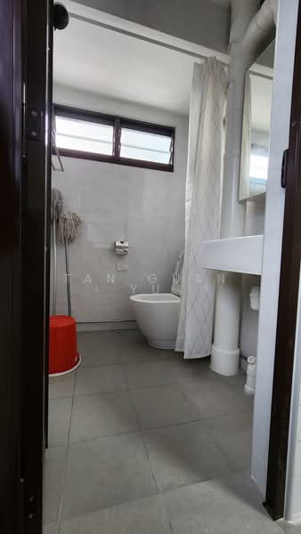 327 Ang Mo Kio Avenue 3, 327 Ang Mo Kio Avenue 3, 3 Bedrooms, 1,054 sqft, HDB Flat For Rent, by Tan Guan Yu, 500093047 - Bathroom - PropertyGuru.com.sg