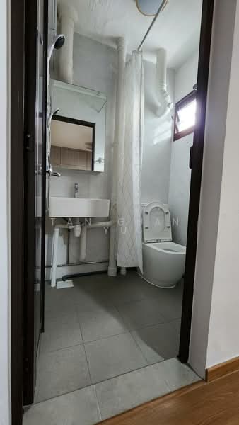 327 Ang Mo Kio Avenue 3, 327 Ang Mo Kio Avenue 3, 3 Bedrooms, 1,054 sqft, HDB Flat For Rent, by Tan Guan Yu, 500093047 - Bathroom - PropertyGuru.com.sg