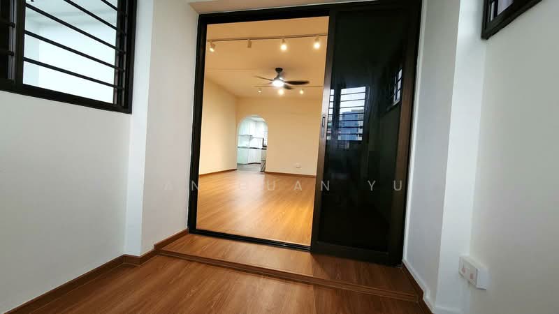 327 Ang Mo Kio Avenue 3, 327 Ang Mo Kio Avenue 3, 3 Bedrooms, 1,054 sqft, HDB Flat For Rent, by Tan Guan Yu, 500093047 - Living Room - PropertyGuru.com.sg