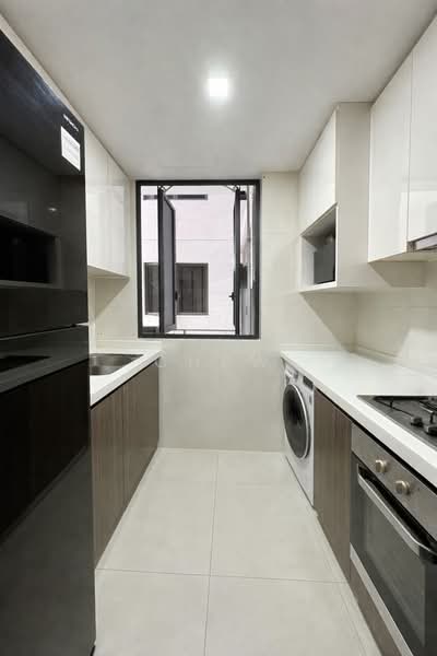 Twin Waterfalls Executive Condominium For Sale at S$ 1,450,000 | PropertyGuru Singapore - Kitchen