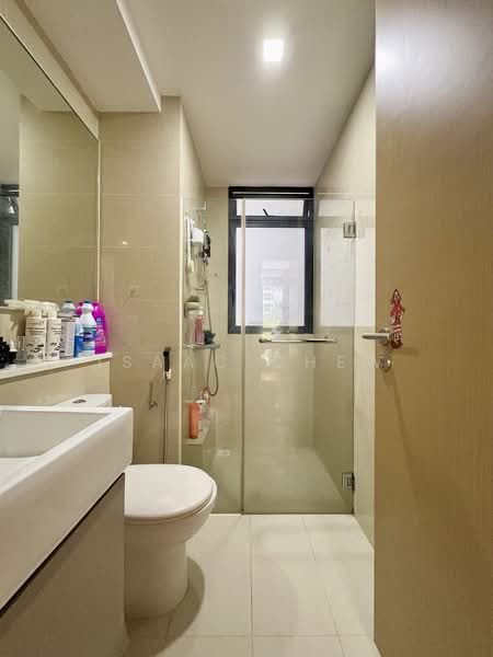 Twin Waterfalls Executive Condominium For Sale at S$ 1,450,000 | PropertyGuru Singapore - Bathroom