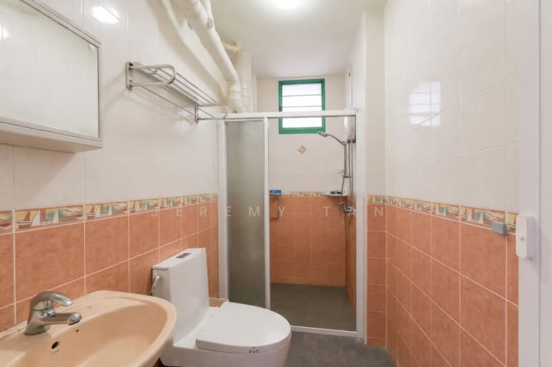 484 Segar Road HDB Flat For Sale at S$ 699,999 | PropertyGuru Singapore - Bathroom