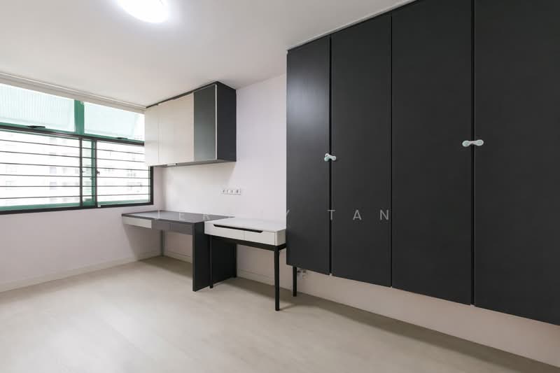 484 Segar Road HDB Flat For Sale at S$ 699,999 | PropertyGuru Singapore - Study