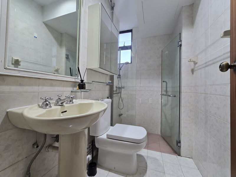 Arthur Mansions, 125 Arthur Road, Room Rental, 200 sqft, Condominium For Rent, by Cheryl Teh, 500093089 - Common Bathroom - PropertyGuru.com.sg