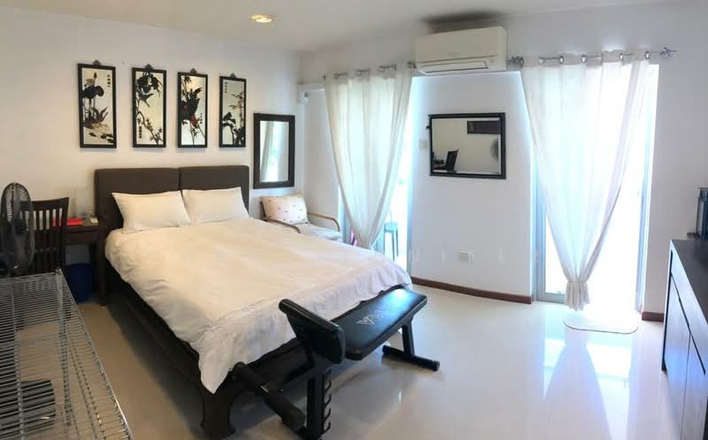 West Coast Gardens, 25 West Coast Place, Room Rental, 334 sqft, Terraced House For Rent, by Chew Jennifer, 500093091 - Bedroom - PropertyGuru.com.sg