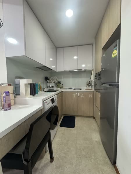 Watertown Condominium For Sale at S$ 998,000 | PropertyGuru Singapore - Kitchen