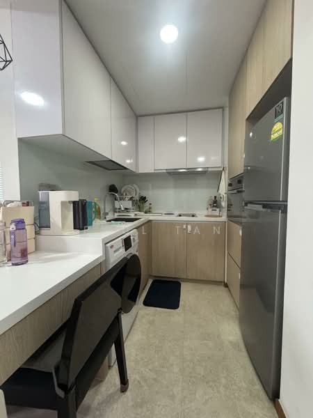 Watertown Condominium For Sale at S$ 998,000 | PropertyGuru Singapore - Kitchen