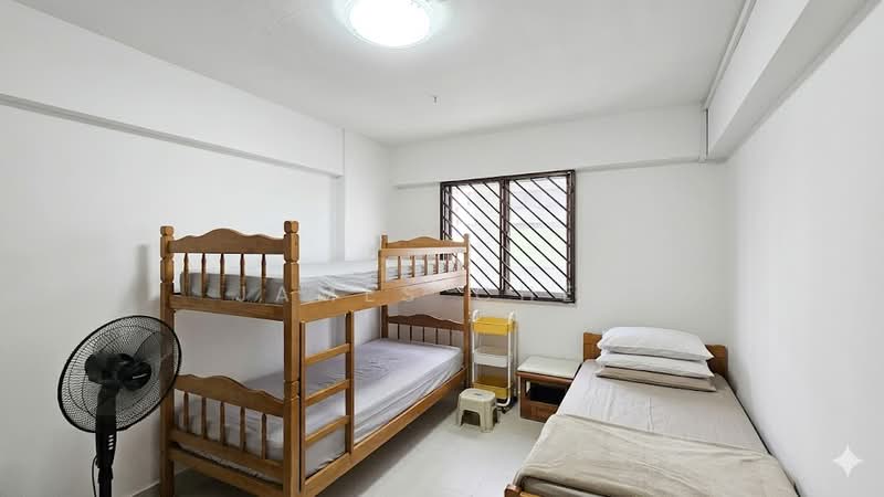 535 Jurong West Street 52, 535 Jurong West Street 52, 2 Bedrooms, 721 sqft, HDB Flat For Sale, by James Chew, 500093100 - Bedroom - PropertyGuru.com.sg