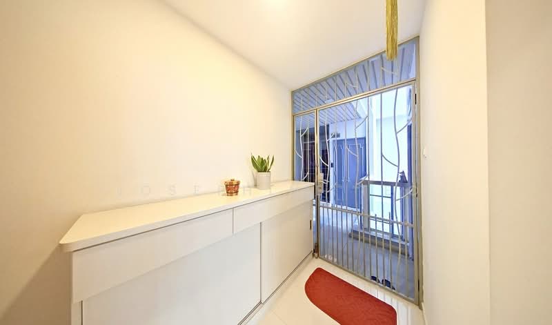 Sin Ming Plaza Apartment For Sale at S$ 2,880,000 | PropertyGuru Singapore - Entrance