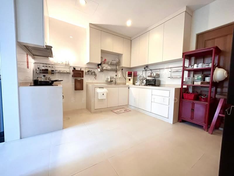 Sin Ming Plaza Apartment For Sale at S$ 2,880,000 | PropertyGuru Singapore - Kitchen