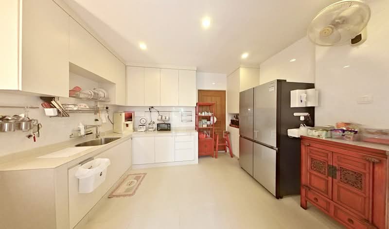 Sin Ming Plaza Apartment For Sale at S$ 2,880,000 | PropertyGuru Singapore - Kitchen