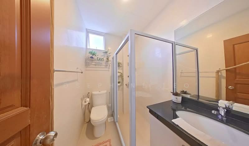 Sin Ming Plaza Apartment For Sale at S$ 2,880,000 | PropertyGuru Singapore - Bathroom
