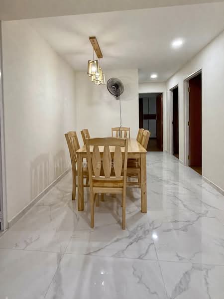 443C Bukit Batok West Avenue 8 HDB Flat For Sale at S$ 828,000 | PropertyGuru Singapore - Dining Room