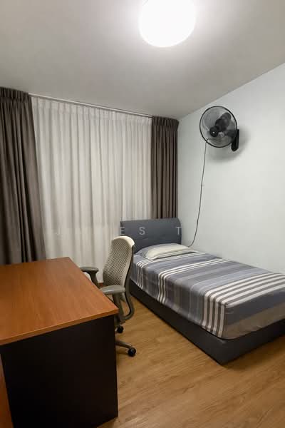 443C Bukit Batok West Avenue 8 HDB Flat For Sale at S$ 828,000 | PropertyGuru Singapore - Bedroom