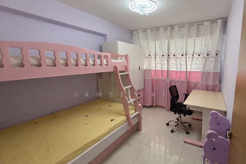 461C Bukit Batok West Avenue 8 HDB Flat For Sale at S$ 865,000 | PropertyGuru Singapore - Bedroom