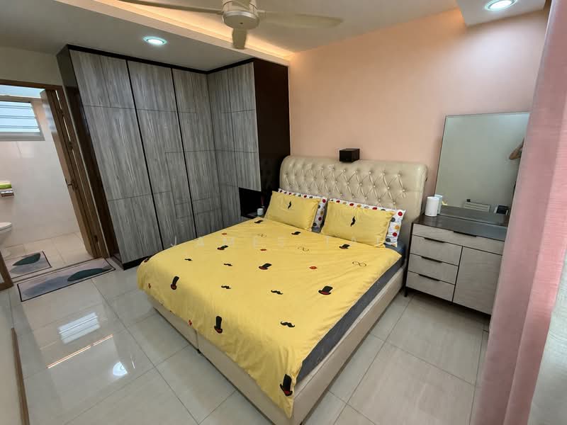 461C Bukit Batok West Avenue 8 HDB Flat For Sale at S$ 865,000 | PropertyGuru Singapore - Bedroom