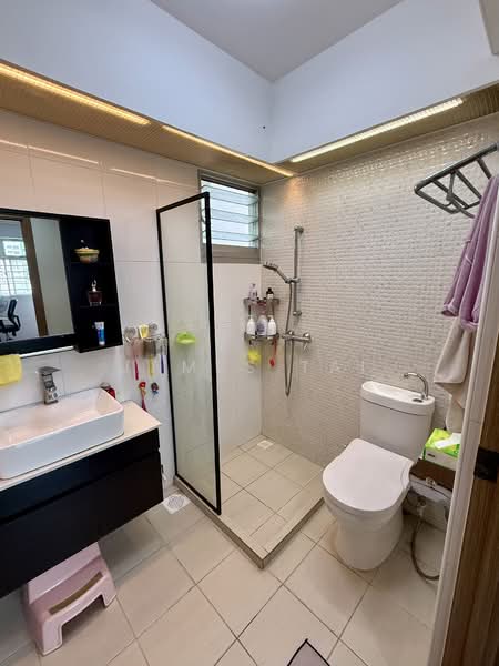 461C Bukit Batok West Avenue 8 HDB Flat For Sale at S$ 865,000 | PropertyGuru Singapore - Bathroom