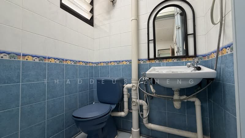 129 Ang Mo Kio Avenue 3 HDB Flat For Sale at S$ 428,000 | PropertyGuru Singapore - Bathroom