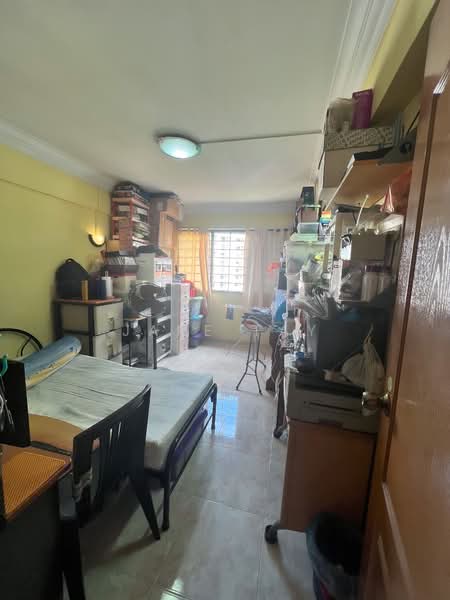 635 Yishun Street 61 HDB Flat For Sale at S$ 599,000 | PropertyGuru Singapore - Bedroom