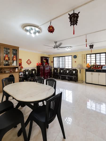 635 Yishun Street 61, 635 Yishun Street 61, Sembawang / Yishun, 3 Bedrooms, 1,119 sqft, HDB Flat For Sale, by Jake Tay, 500093131 - Living Room - PropertyGuru.com.sg