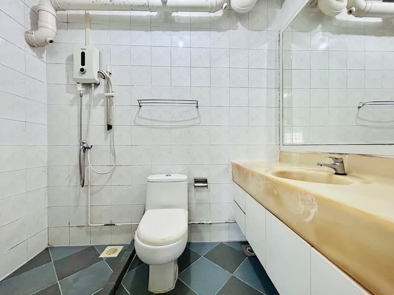 14 Lorong 7 Toa Payoh, 14 Lorong 7 Toa Payoh, 3 Bedrooms, 1,141 sqft, HDB Flat For Rent, by Alice Ng 黄素芳, 500093132 - Bathroom - PropertyGuru.com.sg