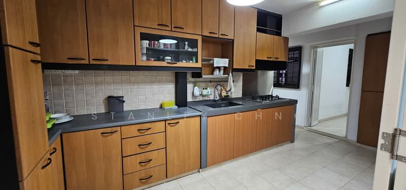 132 Ang Mo Kio Avenue 3 HDB Flat For Sale at S$ 750,000 | PropertyGuru Singapore - Kitchen