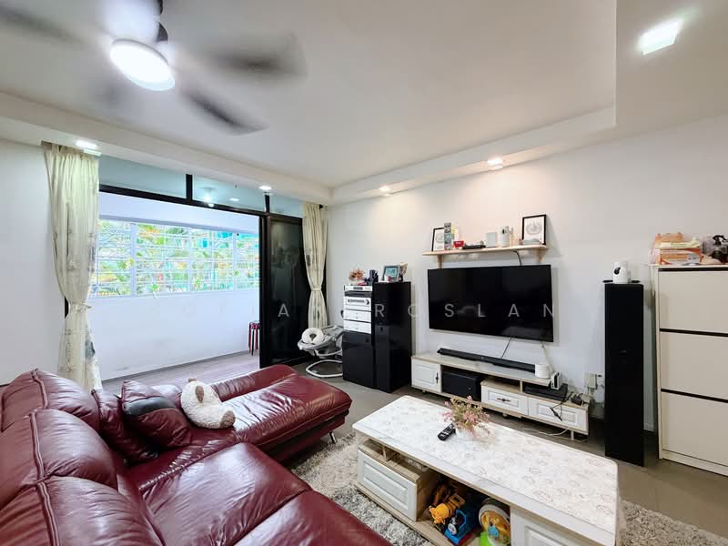 305B Anchorvale Link HDB Flat For Sale at S$ 615,000 | PropertyGuru Singapore - Living Room