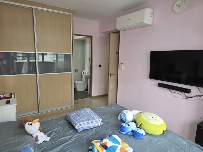 458A Sengkang West Road HDB Flat For Sale at S$ 678,000 | PropertyGuru Singapore - Bedroom