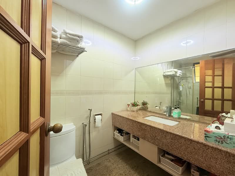 Birchwood Mansions Condominium For Sale at S$ 1,749,000 | PropertyGuru Singapore - Bathroom