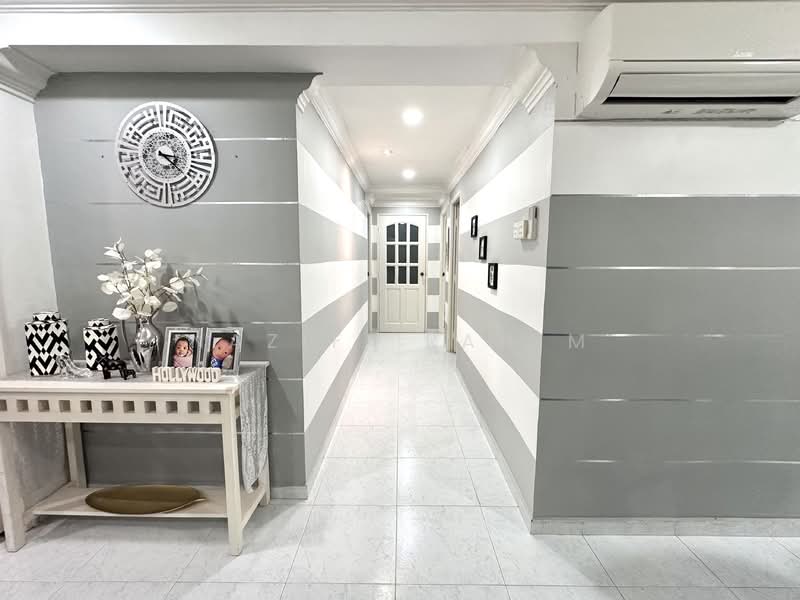 795 Woodlands Drive 72 HDB Flat For Sale at S$ 630,000 | PropertyGuru Singapore - Corridor