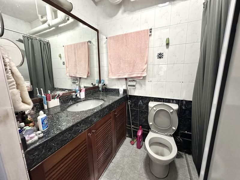795 Woodlands Drive 72 HDB Flat For Sale at S$ 630,000 | PropertyGuru Singapore - Master Bathroom