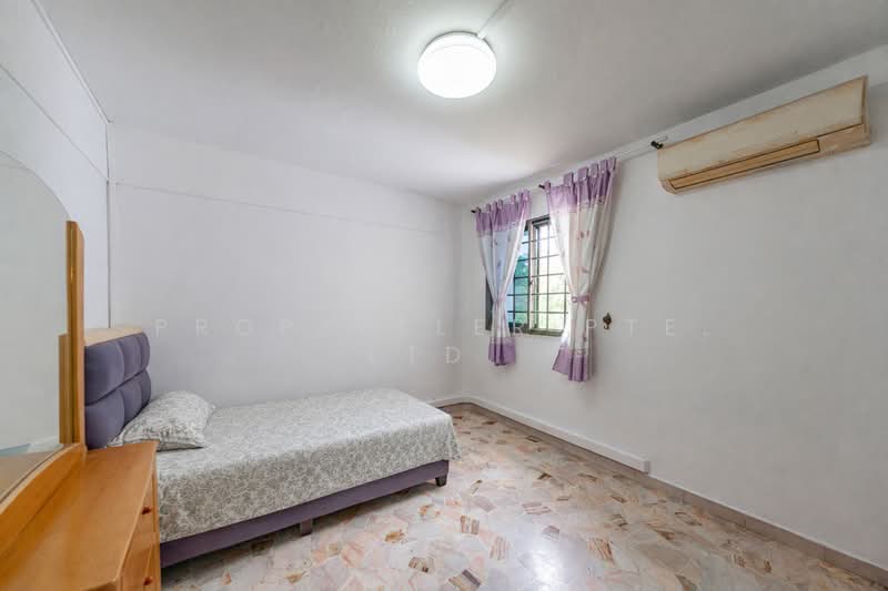 306 Jurong East Street 32 HDB Flat For Sale at S$ 428,888 | PropertyGuru Singapore - Bedroom