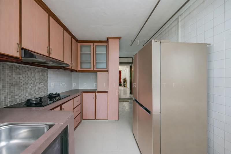 306 Jurong East Street 32 HDB Flat For Sale at S$ 428,888 | PropertyGuru Singapore - Kitchen