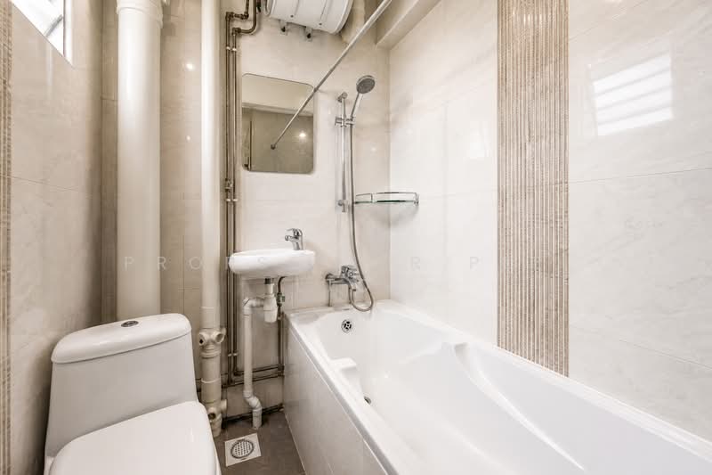 306 Jurong East Street 32, 306 Jurong East Street 32, 3 Bedrooms, 1,012 sqft, HDB Flat For Sale, by Wes Teo, 500093198 - Bathroom - PropertyGuru.com.sg