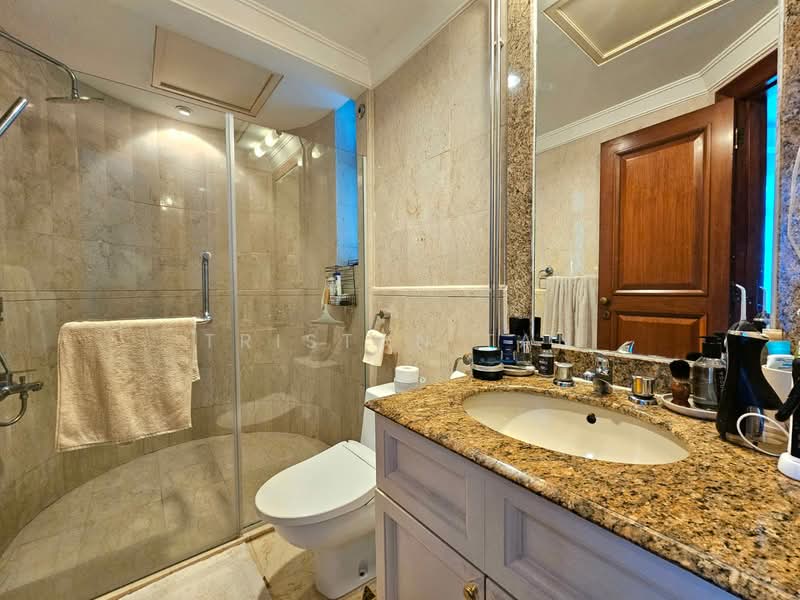 Valley Park Condominium For Sale at S$ 1,800,000 | PropertyGuru Singapore - Bathroom