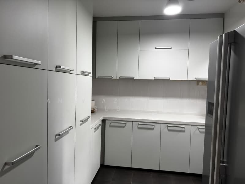 658 Woodlands Ring Road HDB Flat For Sale at S$ 950,000 | PropertyGuru Singapore - Kitchen
