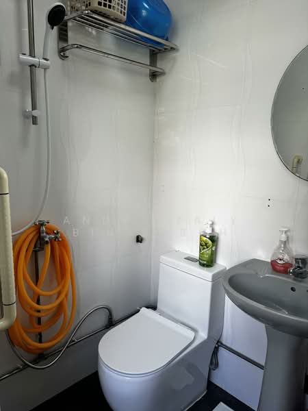 658 Woodlands Ring Road, 658 Woodlands Ring Road, 3 Bedrooms, 1,550 sqft, HDB Flat For Sale, by Andy Azaly Bin Suboh, 500093222 - Bathroom - PropertyGuru.com.sg