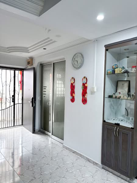 561 Choa Chu Kang North 6 HDB Flat For Sale at S$ 938,888 | PropertyGuru Singapore - Entrance
