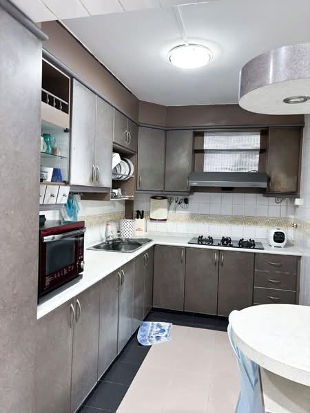 561 Choa Chu Kang North 6 HDB Flat For Sale at S$ 938,888 | PropertyGuru Singapore - Kitchen