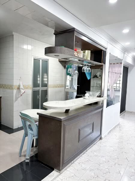 561 Choa Chu Kang North 6 HDB Flat For Sale at S$ 938,888 | PropertyGuru Singapore - Kitchen