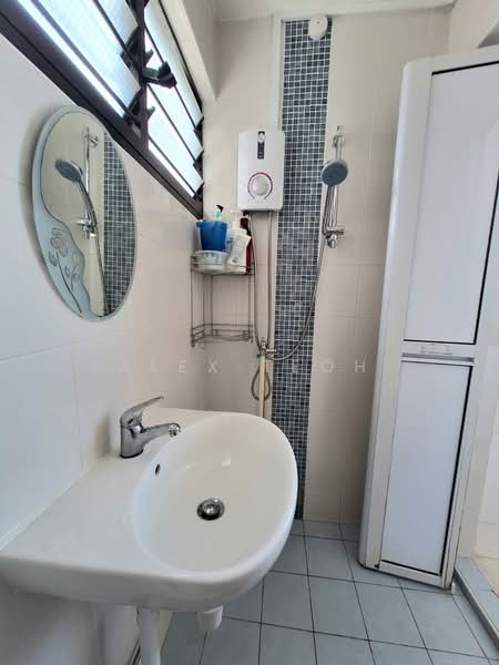 337 Bukit Batok Street 34, 337 Bukit Batok Street 34, Room Rental, 100 sqft, HDB Flat For Rent, by Alex Teoh, 500093224 - Bathroom - PropertyGuru.com.sg