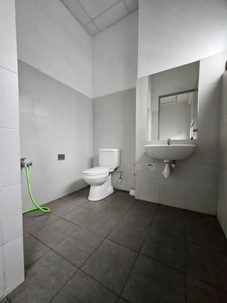 Premier @ Kaki Bukit, 8 Kaki Bukit Avenue 4, 1,098 sqft, Factory / Workshop (B2) For Rent, by John Ng, 500093227 - Bathroom - CommercialGuru.com.sg